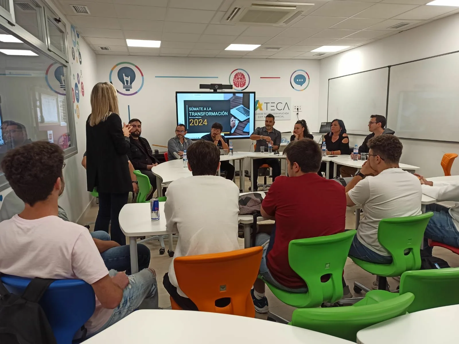 Empresas tecnológicas presentan sus desafíos y aprendizajes a estudiantes en Fuerteventura